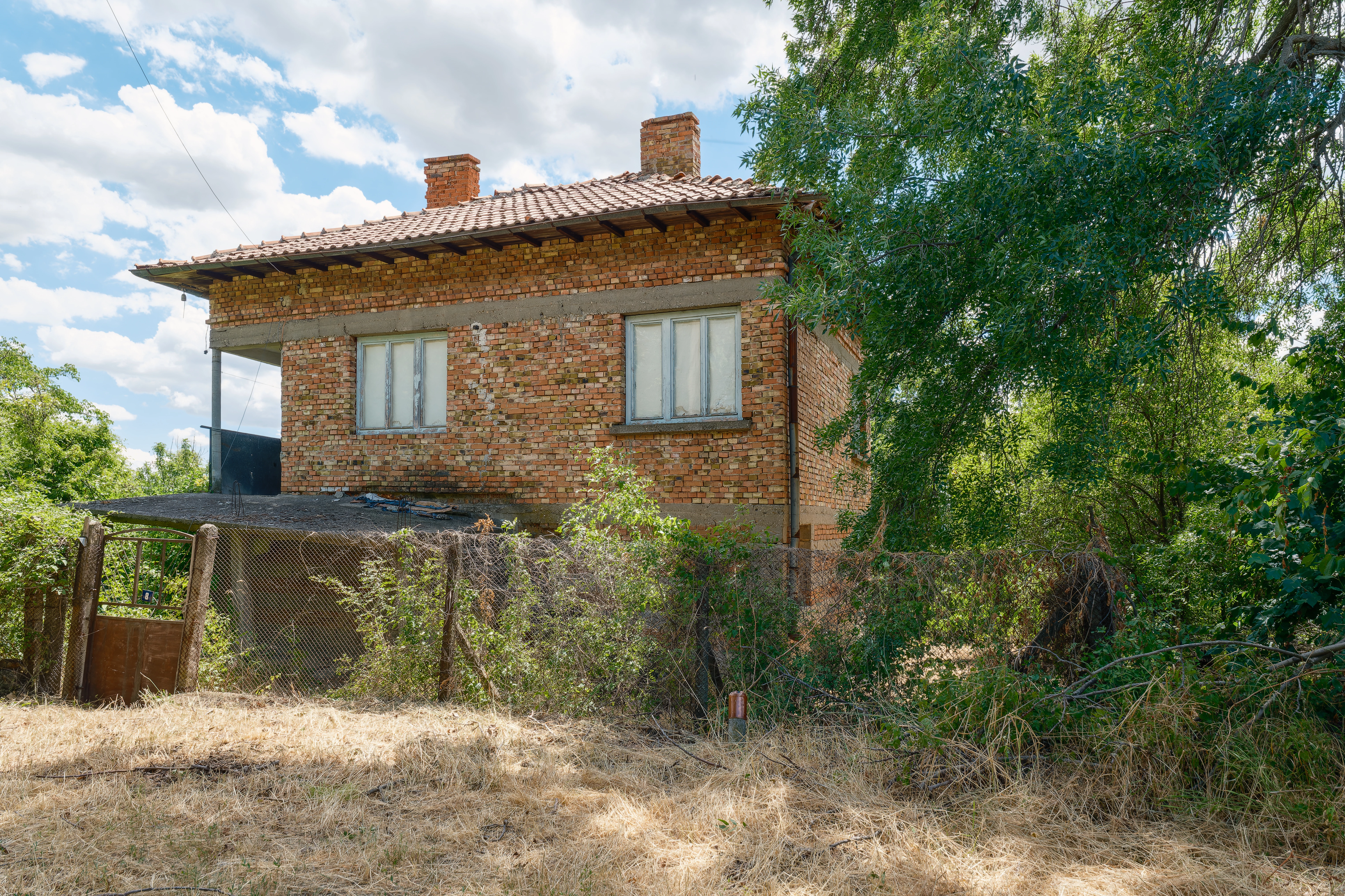 Afgelegen 2-laags huis + 1.550 m² grond in Perilovets, Vidin - Bulgarije