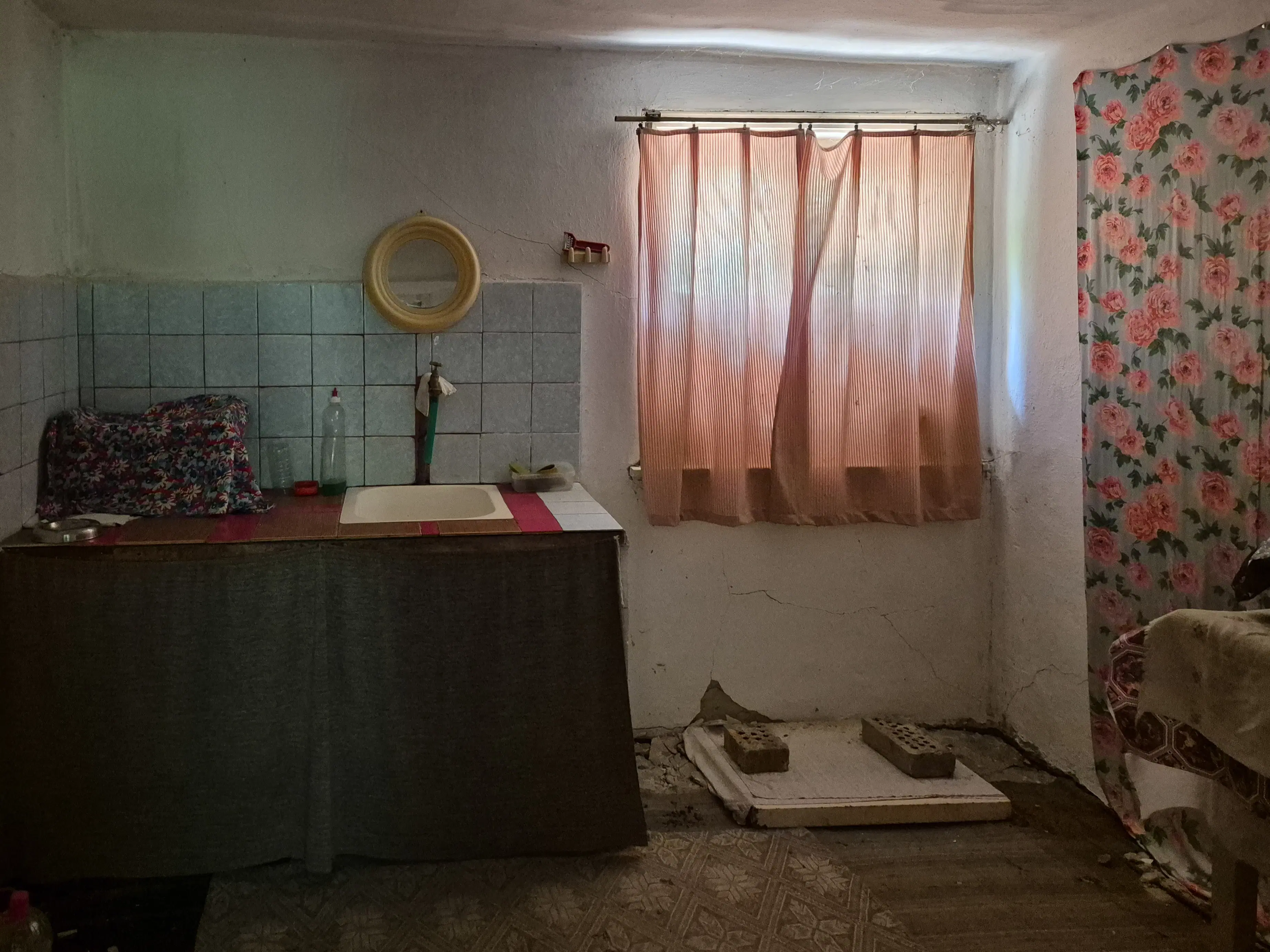 Afgelegen 2-laags huis + 1.550 m² grond in Perilovets, Vidin - Bulgarije