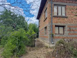 Afgelegen 2-laags huis + 1.550 m² grond in Perilovets, Vidin - Bulgarije