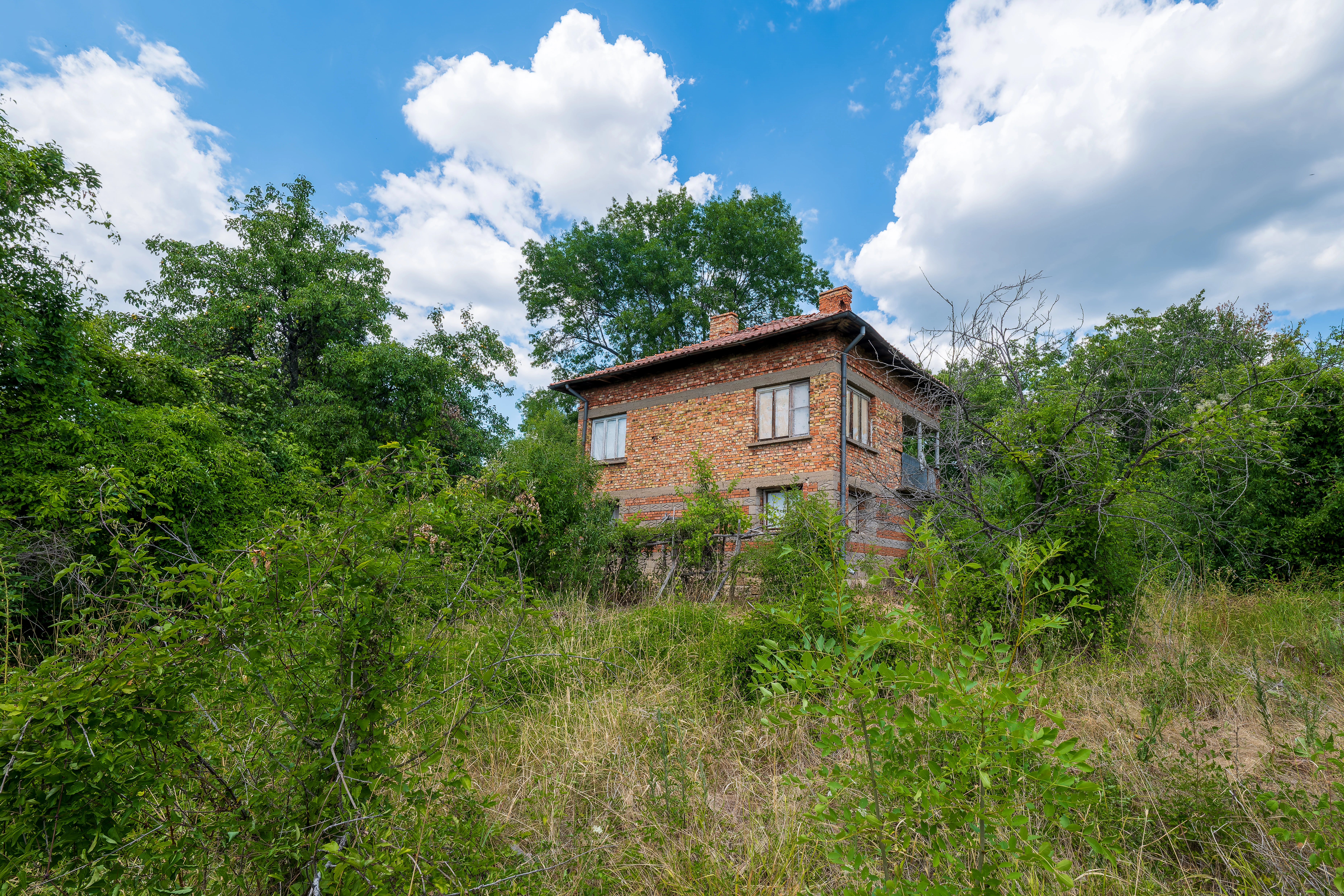 Afgelegen 2-laags huis + 1.550 m² grond in Perilovets, Vidin - Bulgarije