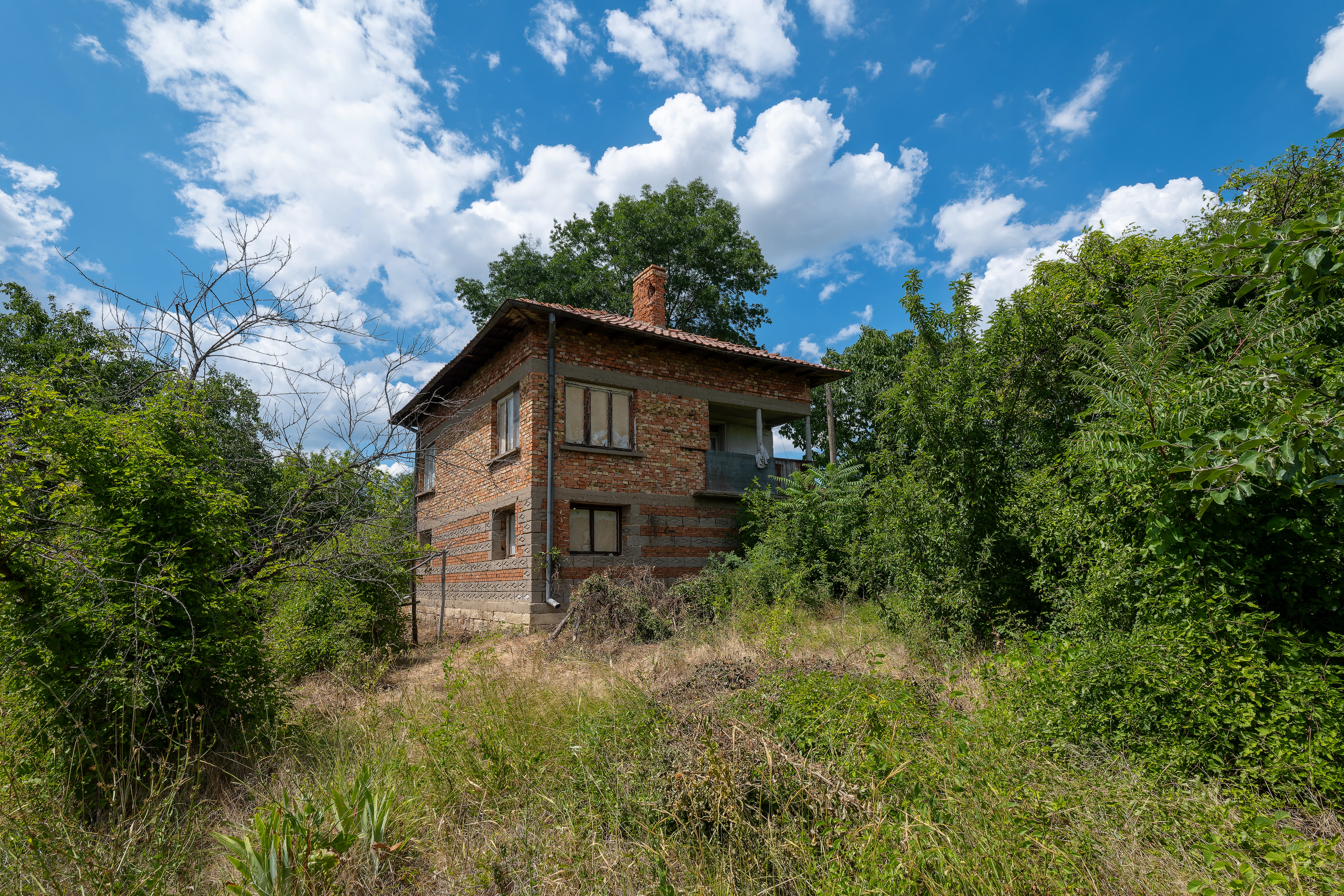Afgelegen 2-laags huis + 1.550 m² grond in Perilovets, Vidin - Bulgarije