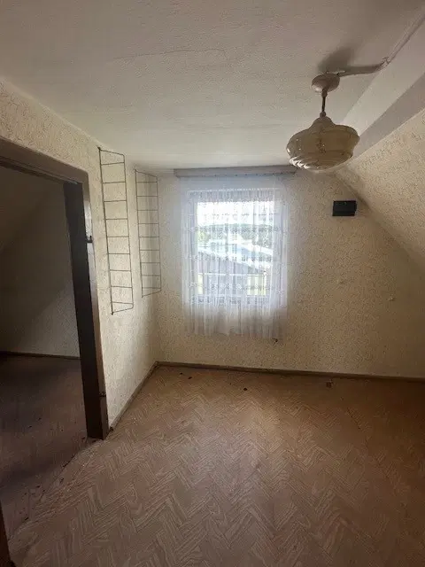 Vrijstaande woning met dubbele garage, perceel 830 m² in Pfaffroda, Saksen, Ertsgebergte - Duitsland