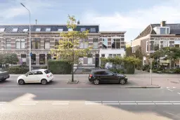 Hillegom, Weeresteinstraat 77 / Kortenbachstraat 1 en 3