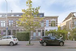 Hillegom, Weeresteinstraat 77 / Kortenbachstraat 1
