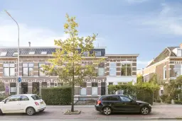 Hillegom, Weeresteinstraat 77 / Kortenbachstraat 1 en 3