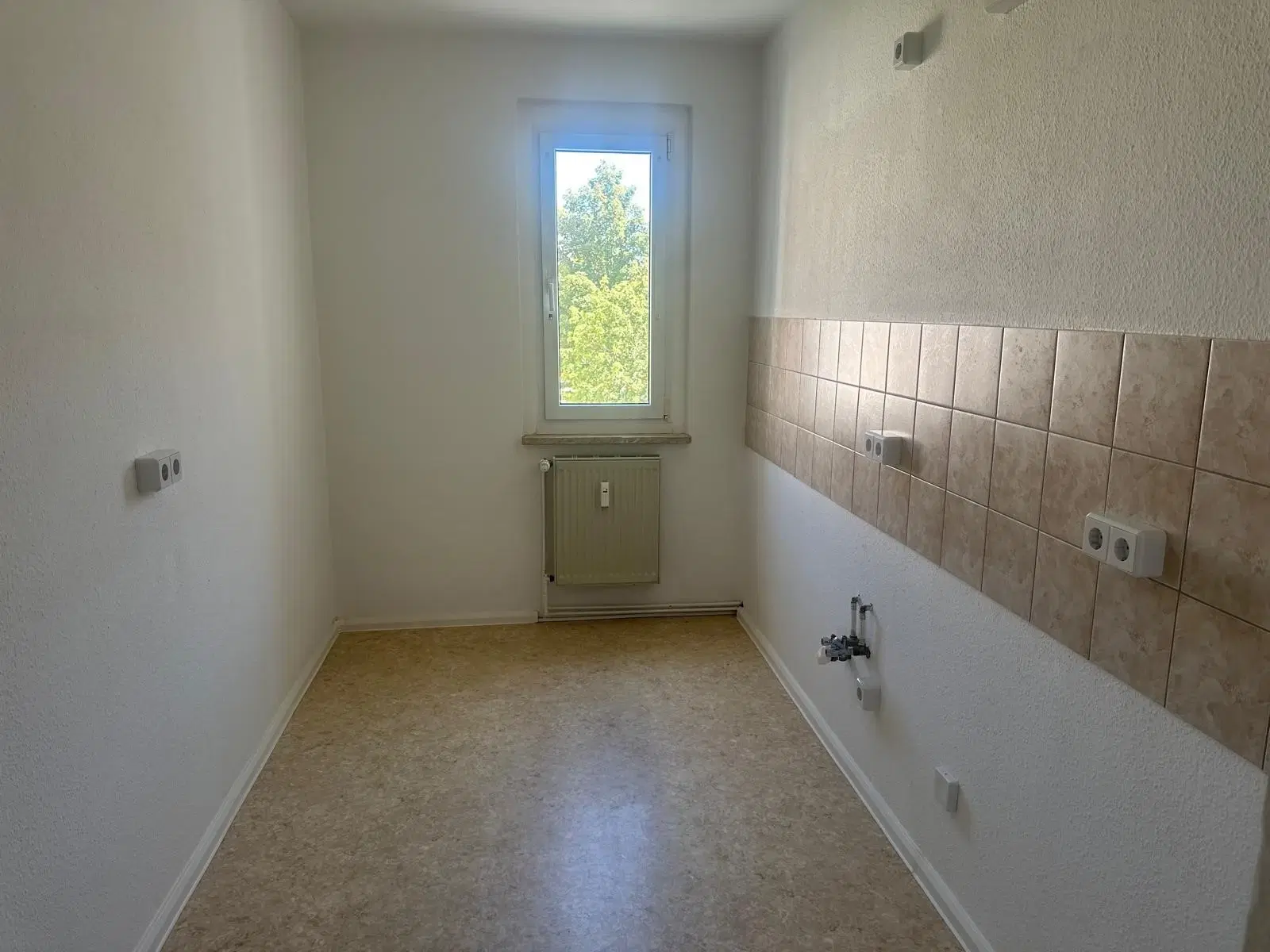 12 appartementen, perceel 43804 m², huursom € 49.280,= in Markneukirchen - Duitsland
