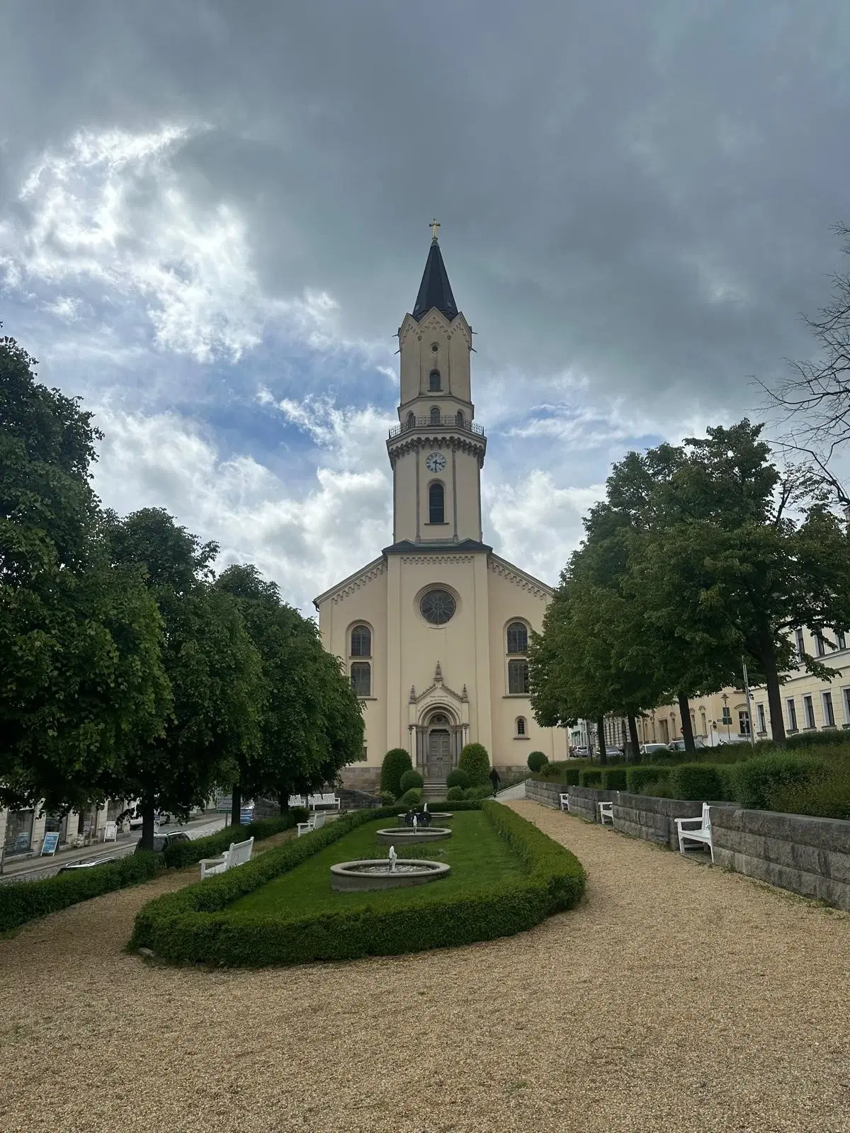 12 appartementen, perceel 43804 m², huursom € 49.280,= in Markneukirchen - Duitsland