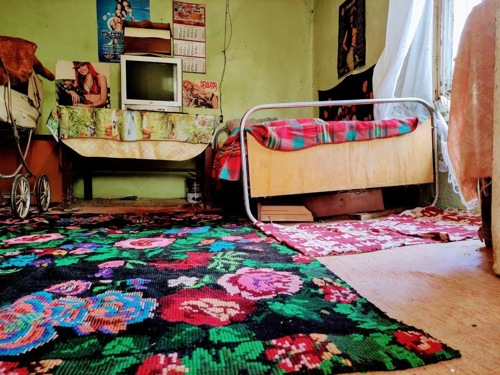 1.011 m² grond met een klassiek Balkanhuis en bijgebouw in Izvor Mahala - Bulgarije