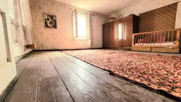 1.011 m² grond met een klassiek Balkanhuis en bijgebouw in Izvor Mahala - Bulgarije