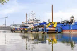 Stalen werkschip 'Q Adventurer' (voorheen 'DCS Adventurer')