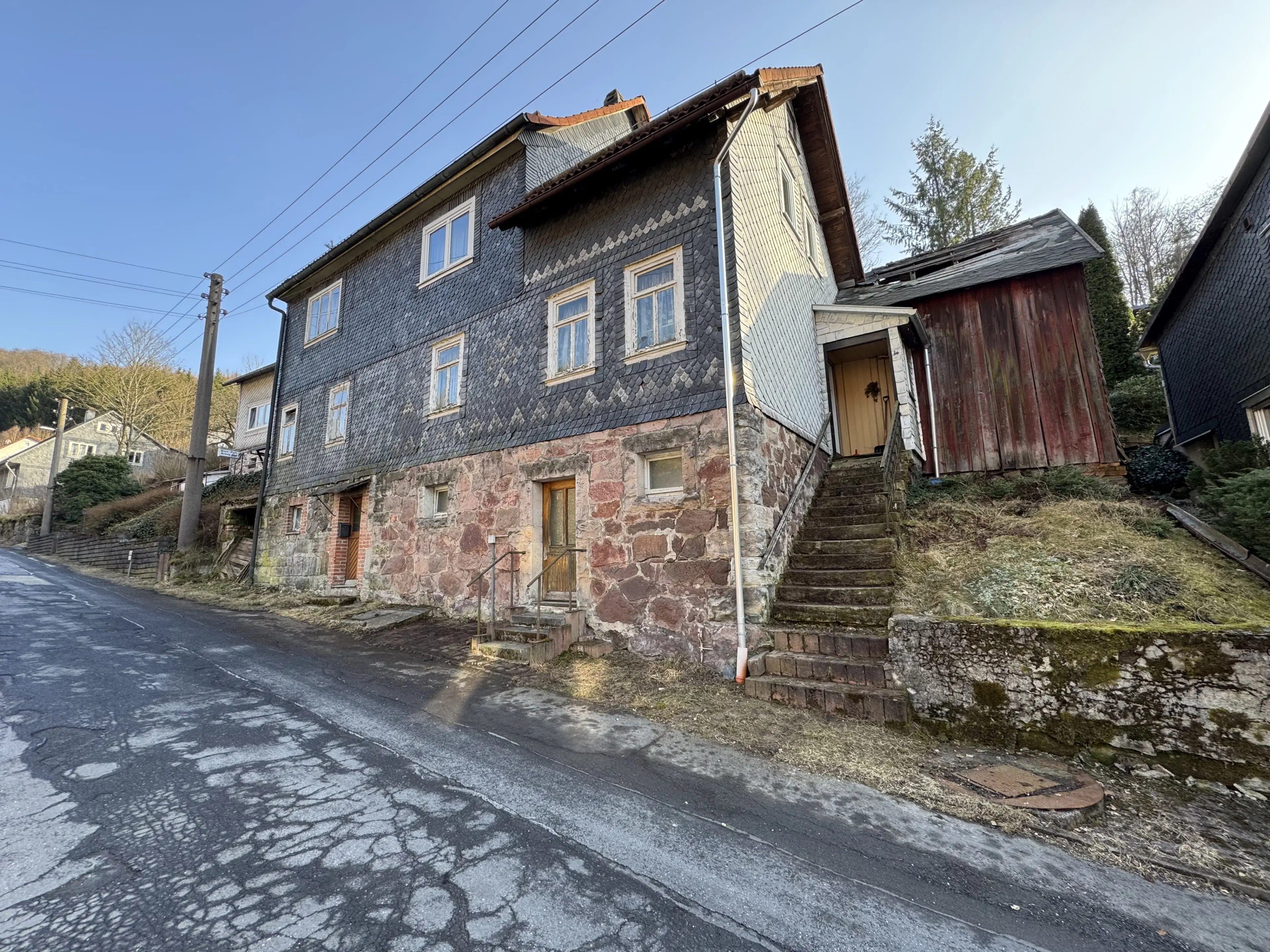 Vrijstaand gebouw in het heuvelachtige Schleusegrund, Duitsland