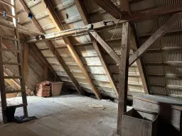 Vrijstaand gebouw in het heuvelachtige Schleusegrund, Duitsland