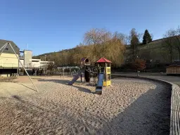Vrijstaand gebouw in het heuvelachtige Schleusegrund, Duitsland