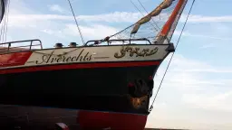 Zeilcharterschip 'Averechts' te Harlingen