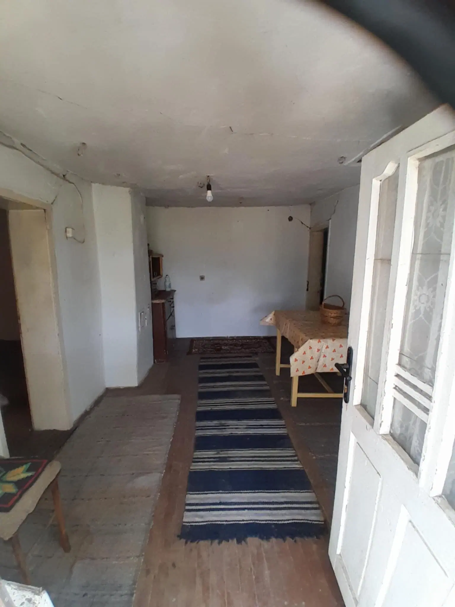 2 huizen op 2.480 m² land en bijgebouwen in Rakovitsa, Vidin - Bulgarije