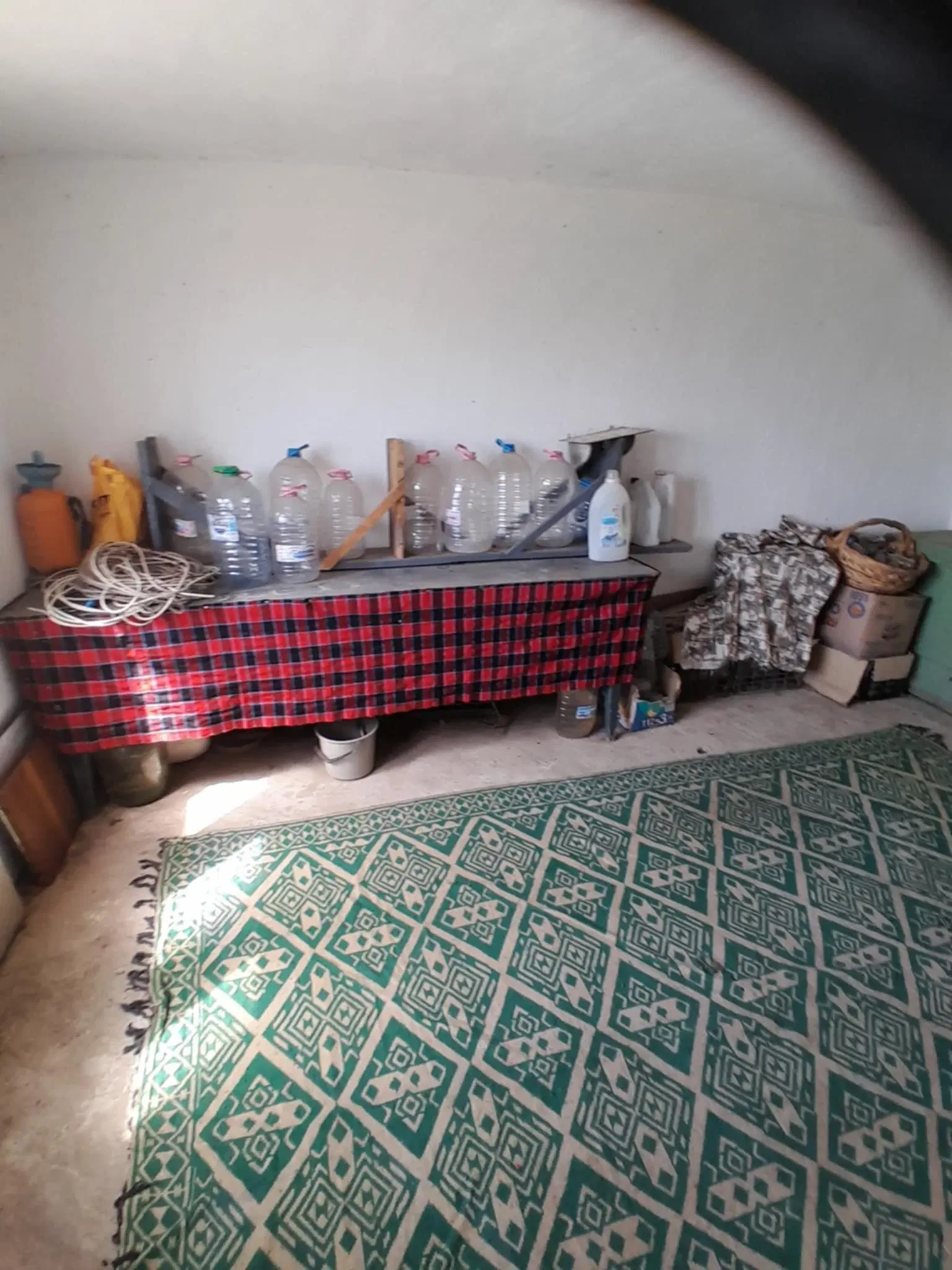 2 huizen op 2.480 m² land en bijgebouwen in Rakovitsa, Vidin - Bulgarije