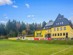 Idyllisch 4-zijdig landgoed met mogelijkheden tot B&B op perceel van 3.451 m² in Heinsdorfergrund - Duitsland