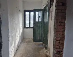 Huis en bijgebouw op ca. 1.000 m² gemeentelijke grond in Razdel - Bulgarije