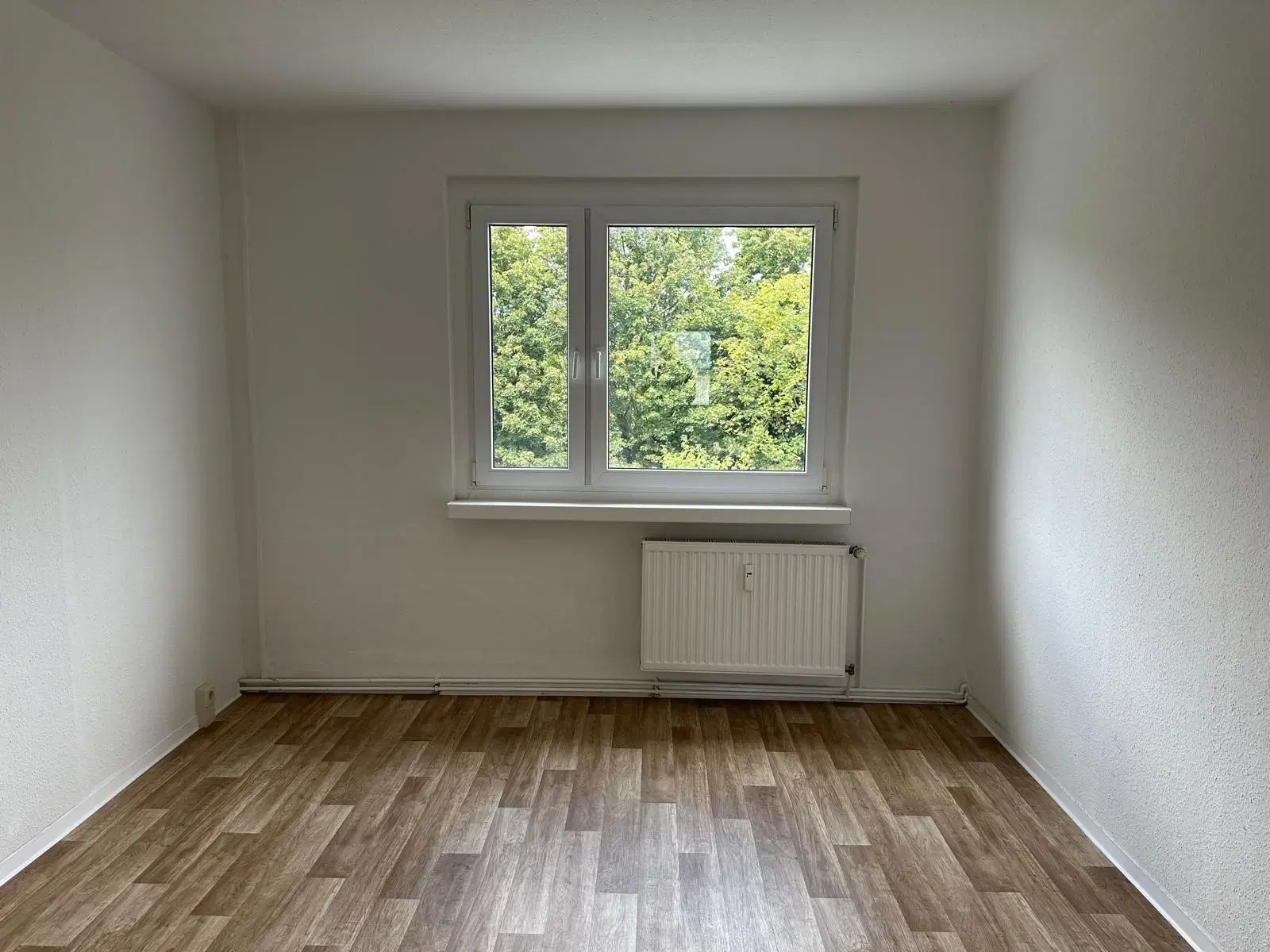 27 appartementen, bouwjaar 1988, 11 verhuurd (€ 58.500,= huur) - Markneukirchen - Duitsland