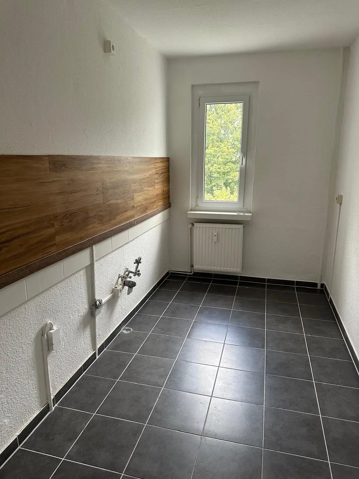 27 appartementen, bouwjaar 1988, 11 verhuurd (€ 58.500,= huur) - Markneukirchen - Duitsland