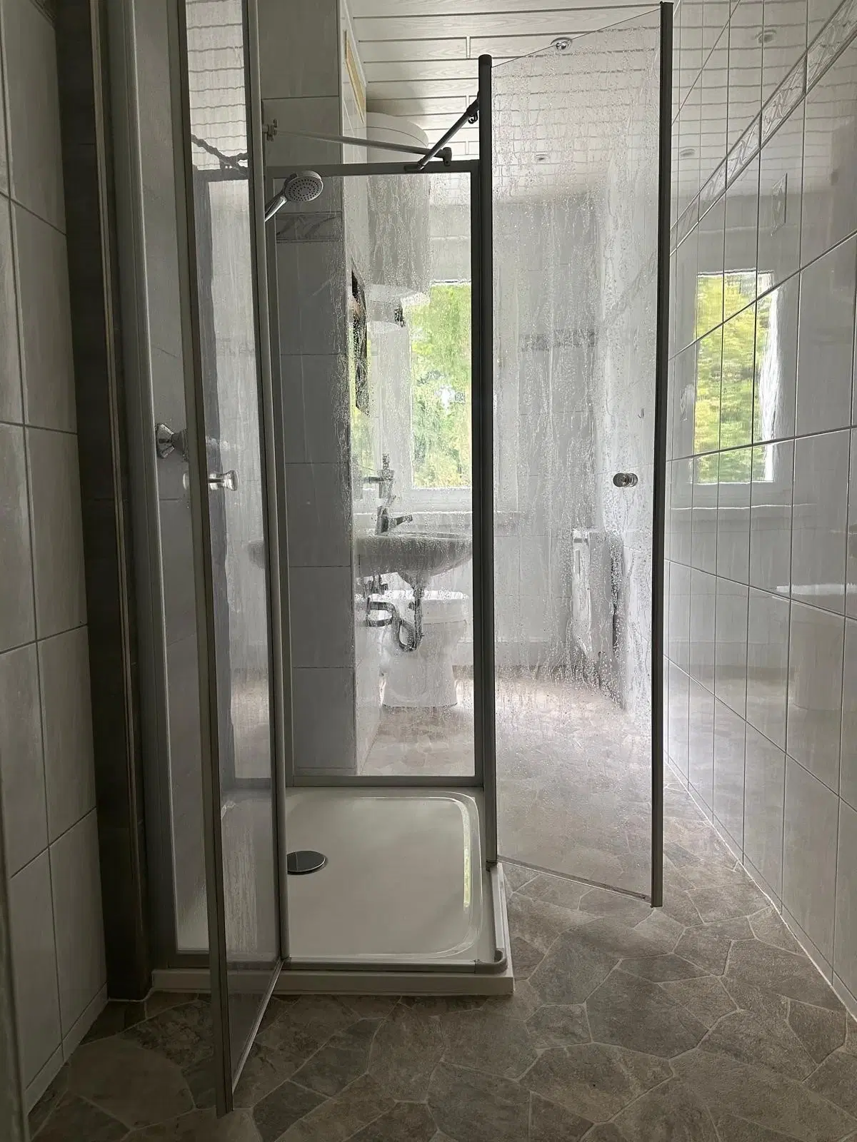 27 appartementen, bouwjaar 1988, 11 verhuurd (€ 58.500,= huur) - Markneukirchen - Duitsland