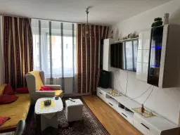 27 appartementen, bouwjaar 1988, 11 verhuurd (€ 58.500,= huur) - Markneukirchen - Duitsland