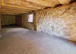 Voormalig schoolgebouw met bergzicht in Beraintsi, Trun, nabij Sofia - Bulgarije