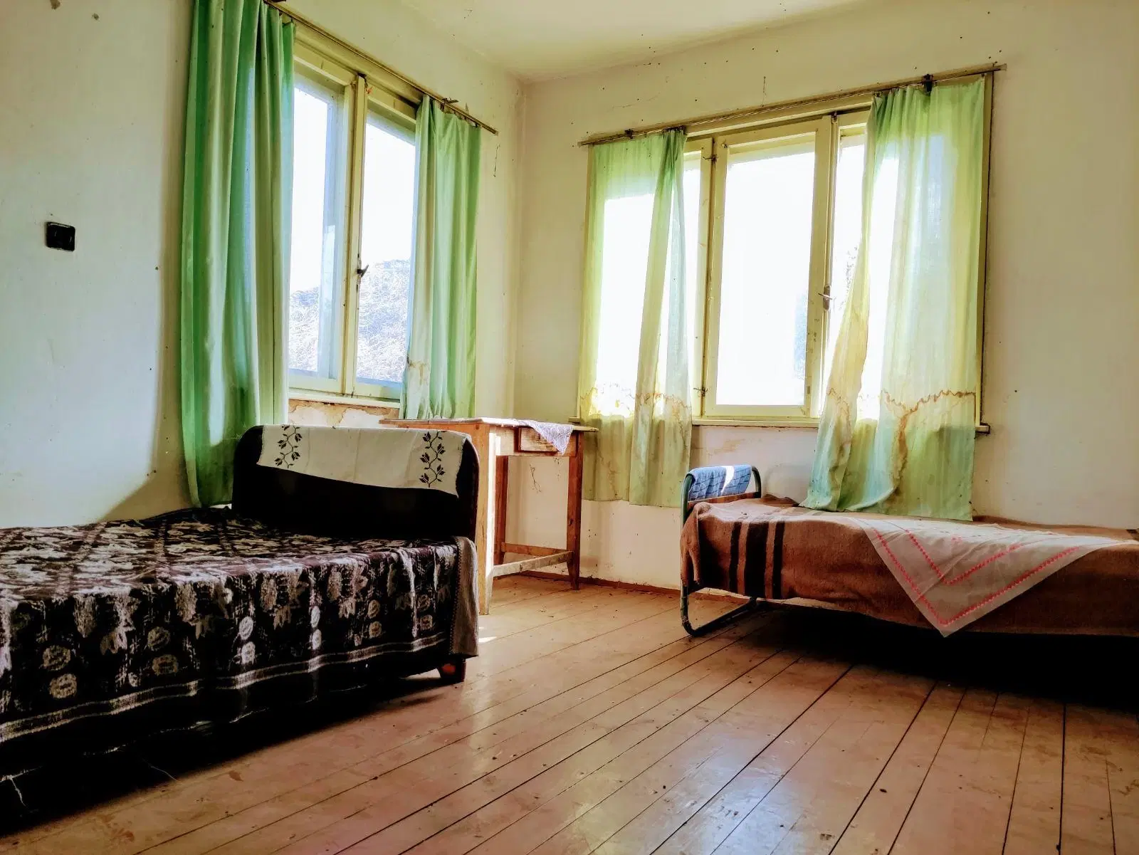 Eigendom 2 huizen aan de rivier, bijgebouw en 1.100 m² grond in Podgore, Vidin - Bulgarije