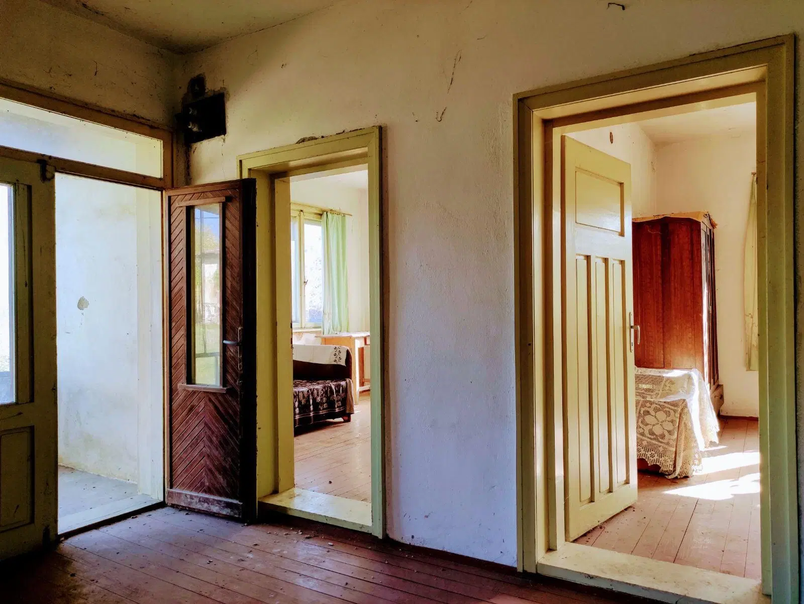 Eigendom 2 huizen aan de rivier, bijgebouw en 1.100 m² grond in Podgore, Vidin - Bulgarije