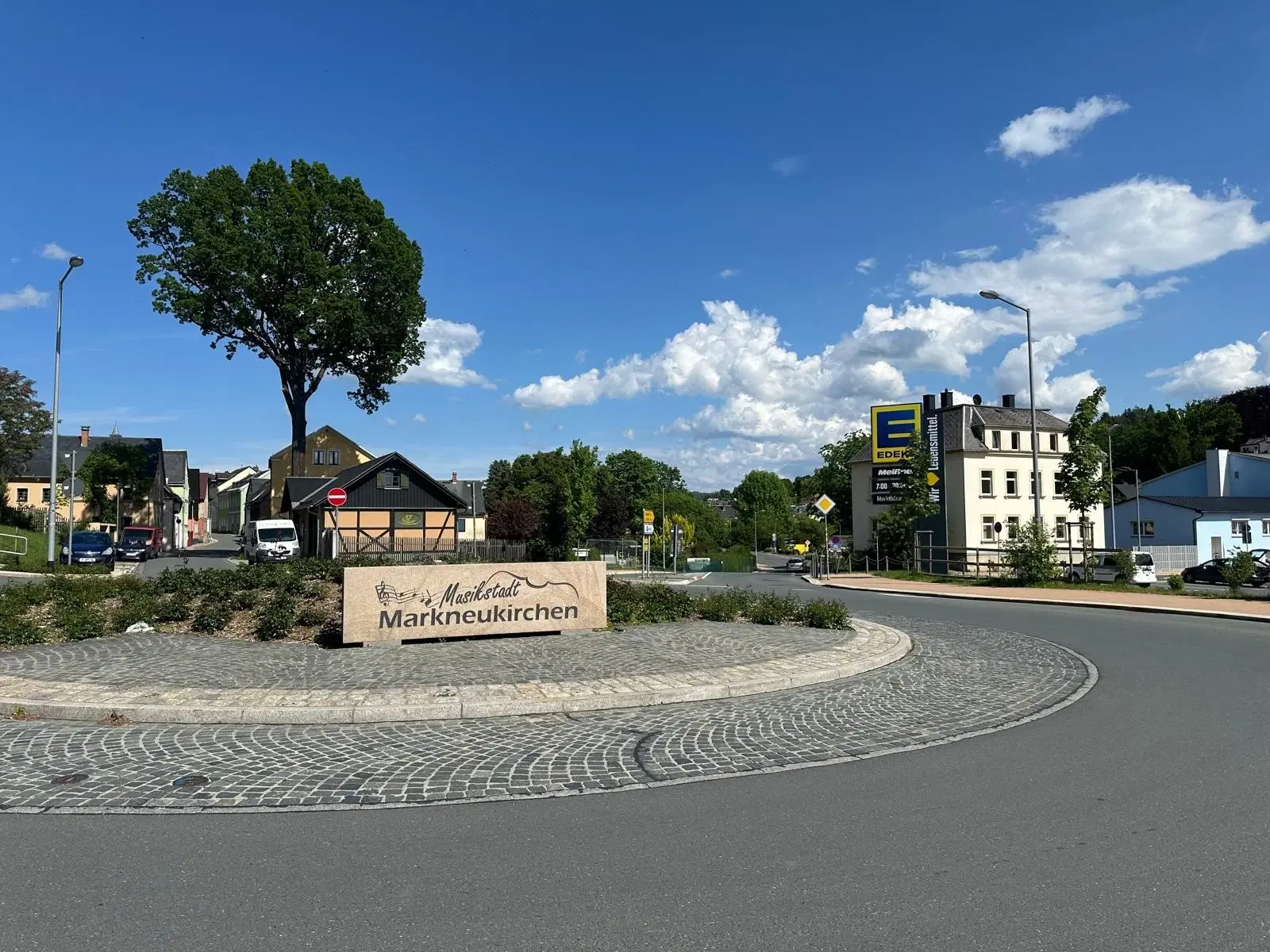 12 appartementen, perceel 4.804 m² in Markneukirchen - Duitsland (huursom € 49.280,=)