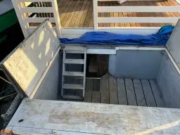 Moderne Woonboot / Woonark te Heeg