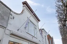 Stellendam, Voorstraat 9 en Mr. Iman Caustraat 6 