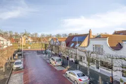 Stellendam, Voorstraat 9 en Mr. Iman Caustraat 6 