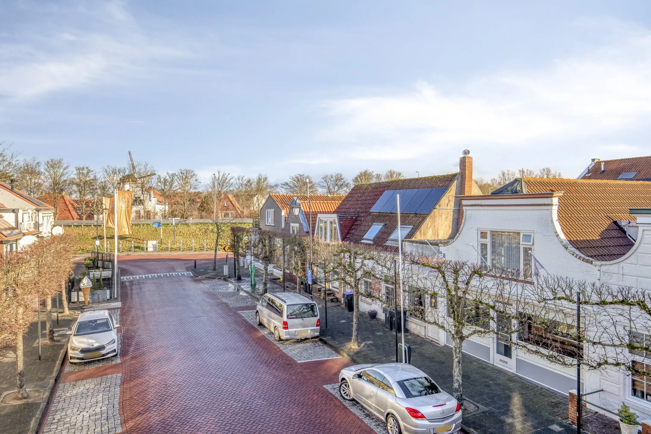 Stellendam, Voorstraat 9 en Mr. Iman Caustraat 6 