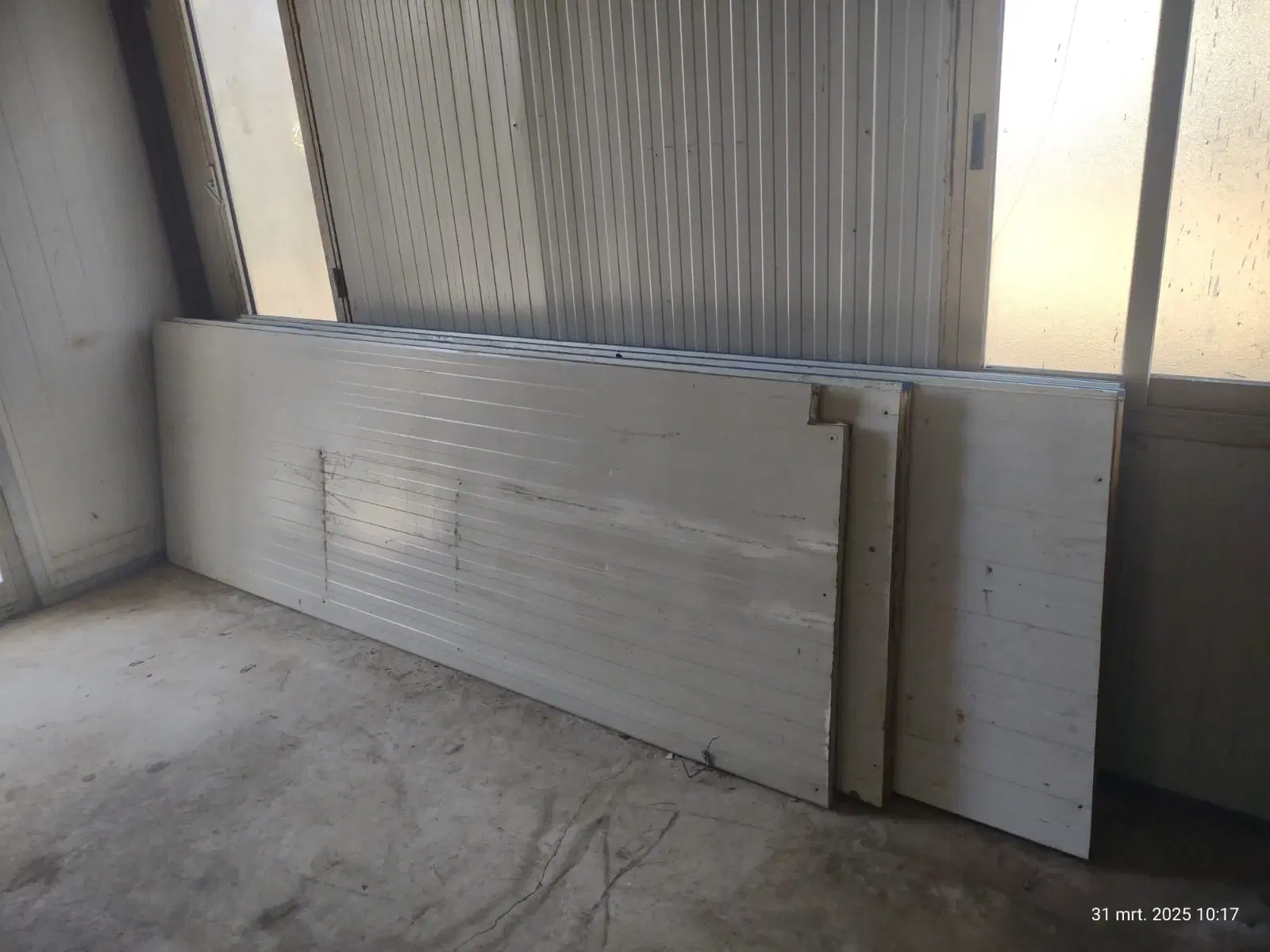 Wegens beëindiging werkzaamheden 1.000 m² industrieel terrein in het havengebied van Porto Torres - Italië