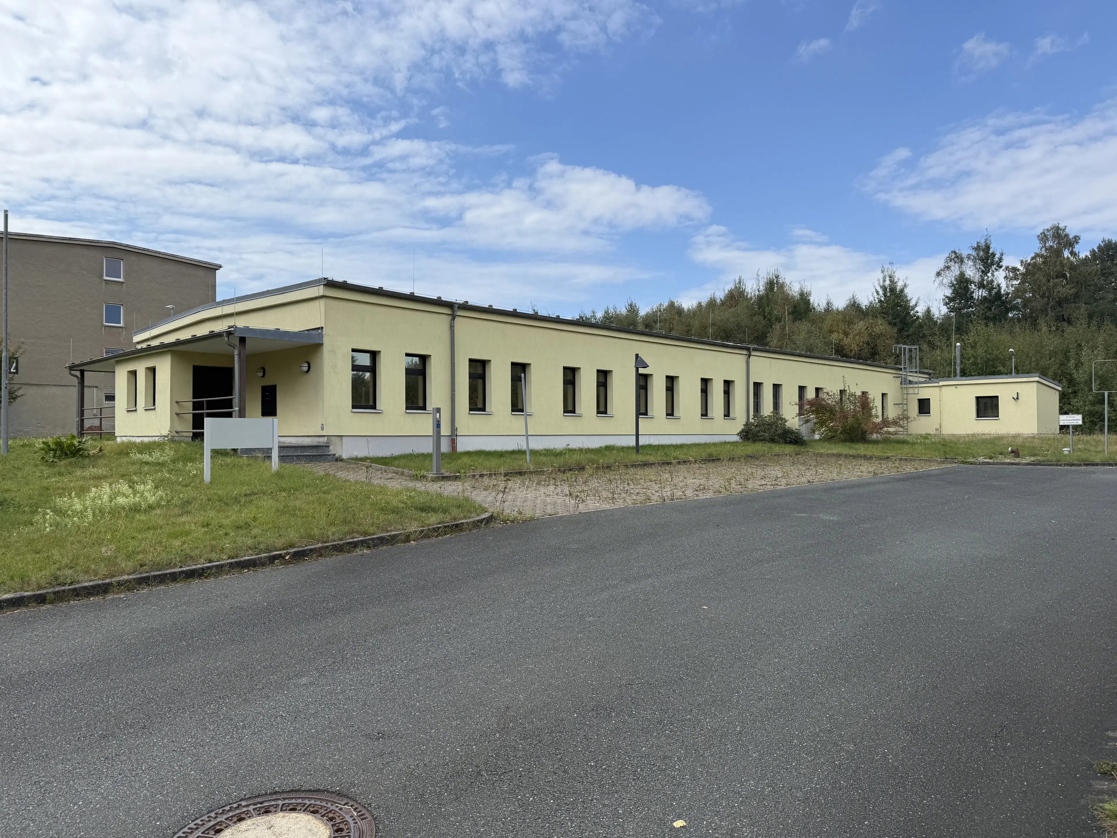 Magazijncomplex op perceel van 2962 m² in Hirschfeld - Duitsland