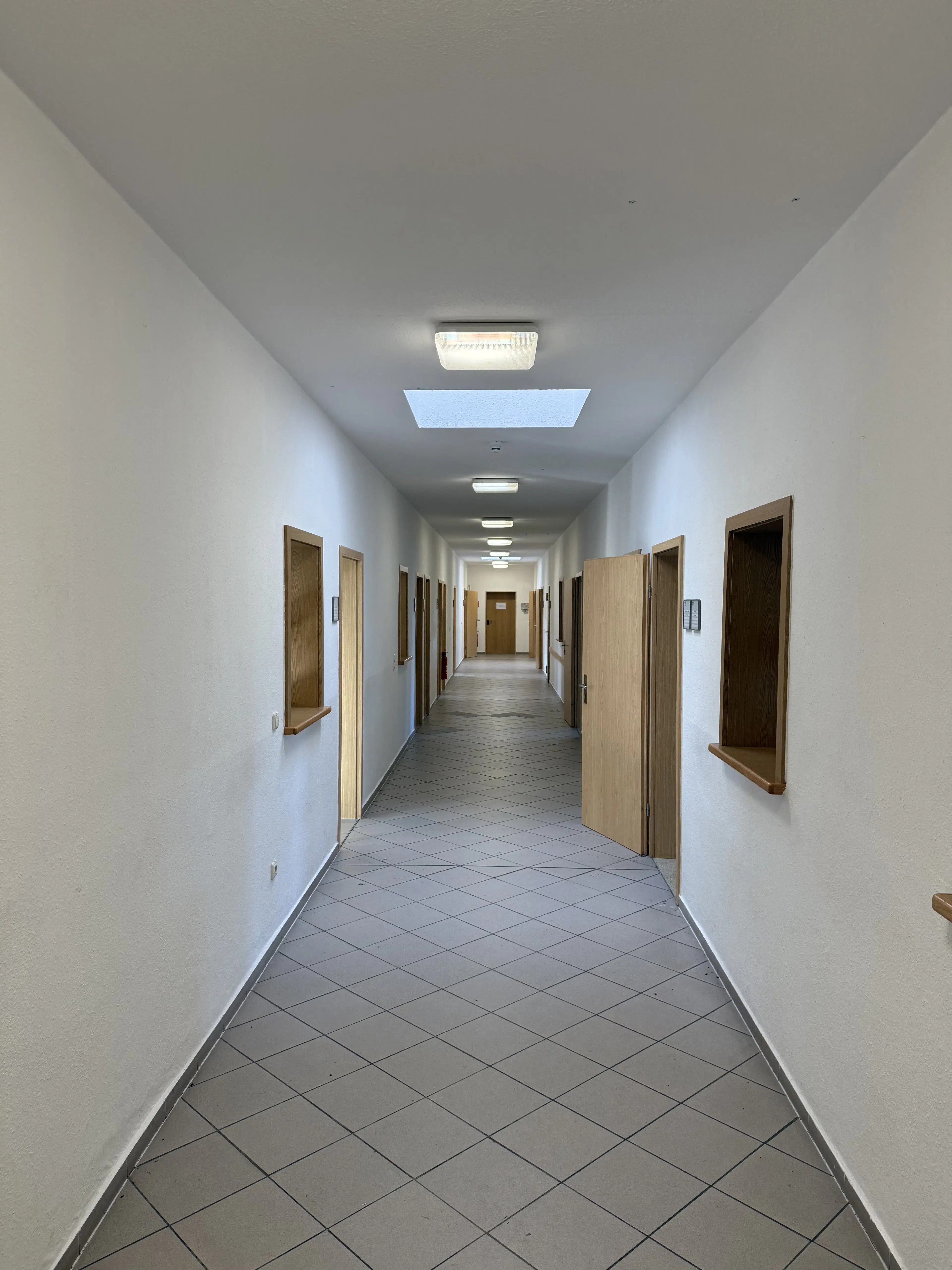 Magazijncomplex op perceel van 2962 m² in Hirschfeld - Duitsland