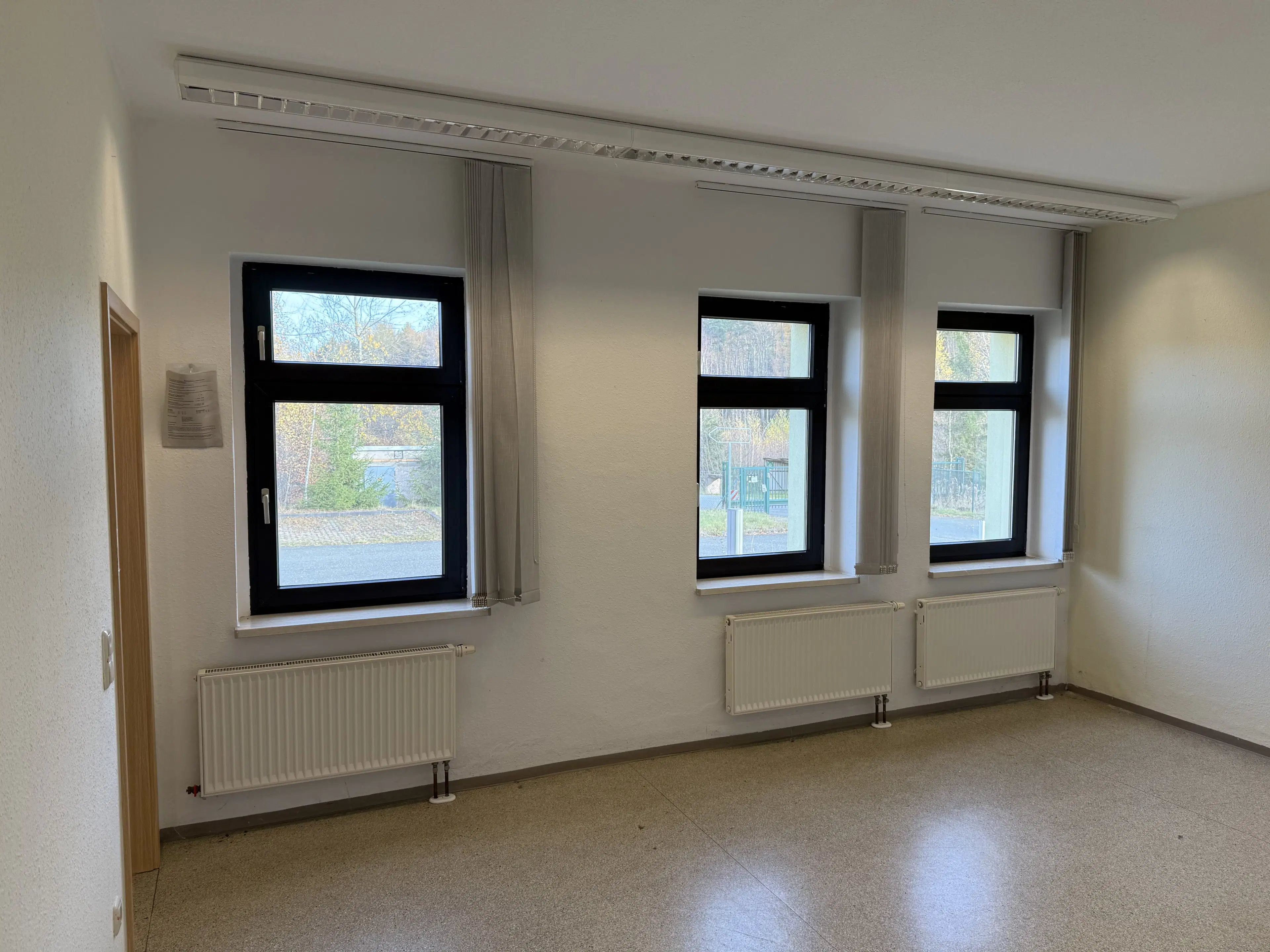 Magazijncomplex op perceel van 2962 m² in Hirschfeld - Duitsland