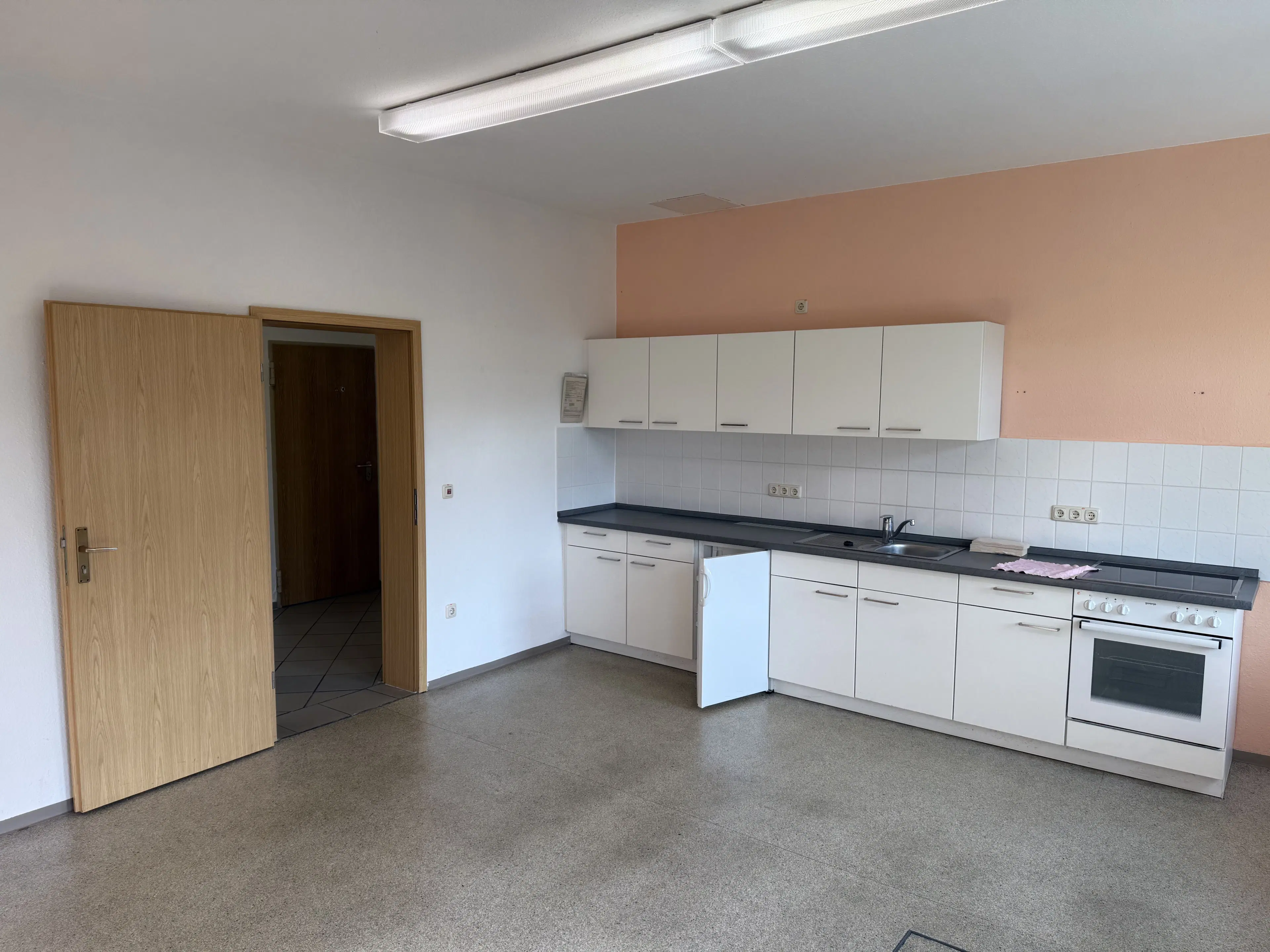 Magazijncomplex op perceel van 2962 m² in Hirschfeld - Duitsland