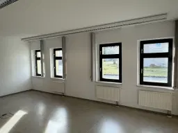 Magazijncomplex op perceel van 2962 m² in Hirschfeld - Duitsland