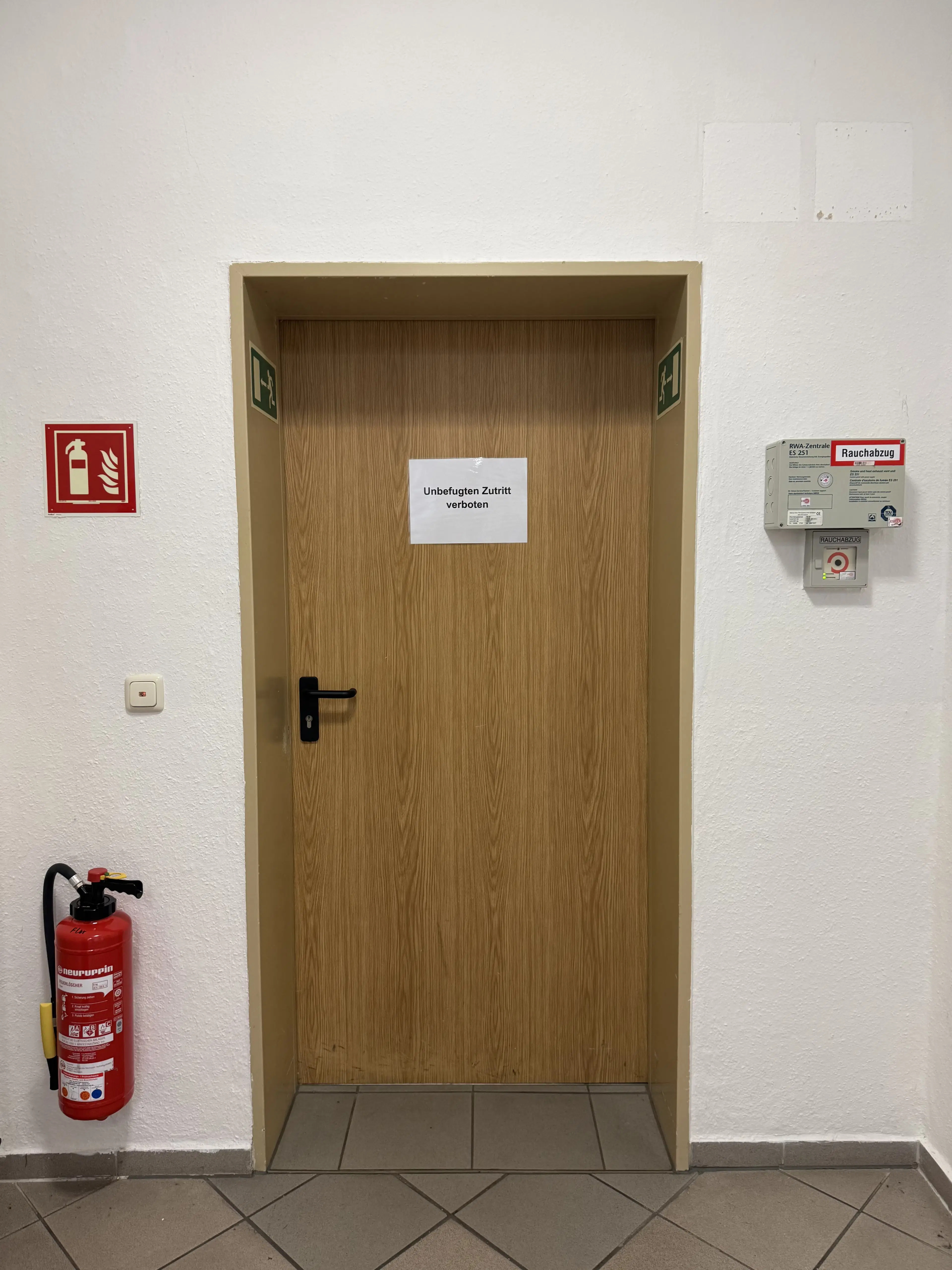 Magazijncomplex op perceel van 2962 m² in Hirschfeld - Duitsland