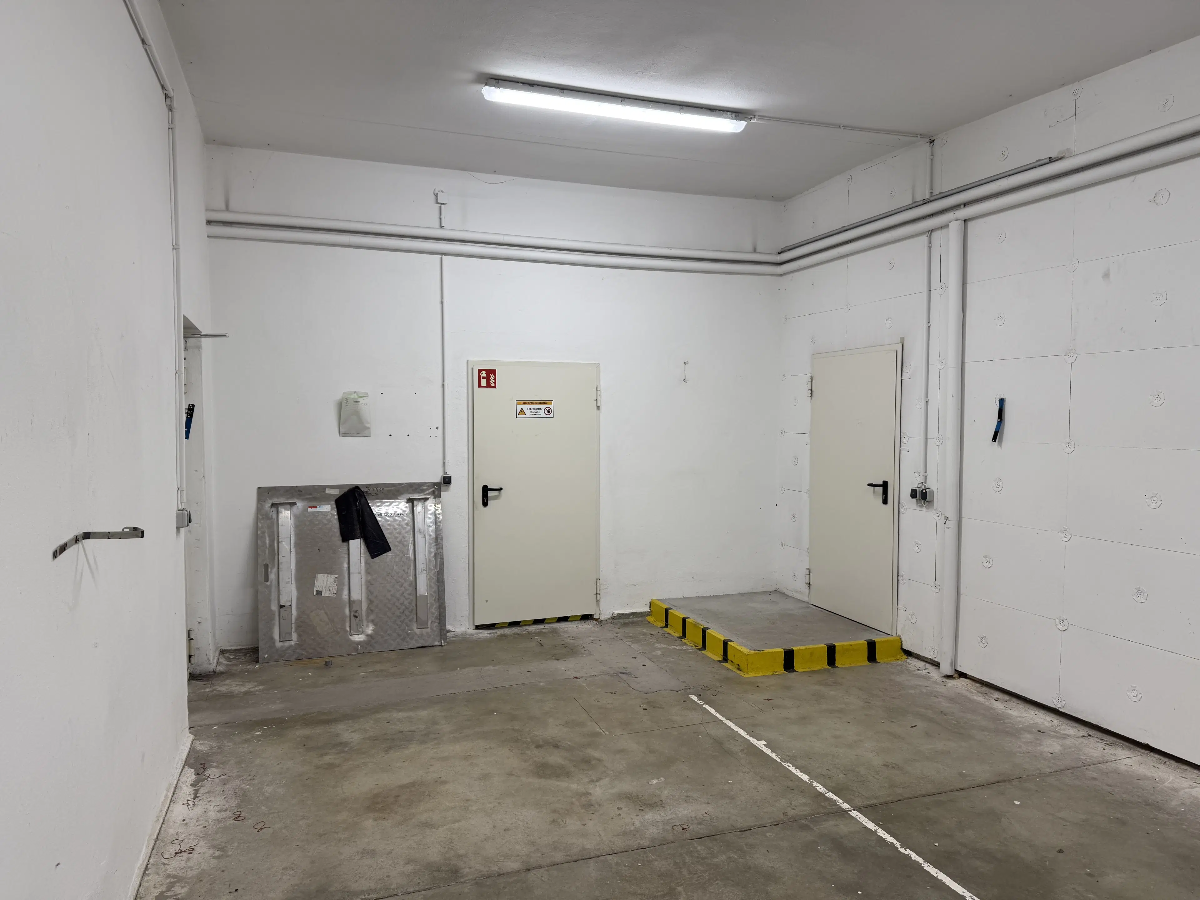 Magazijncomplex op perceel van 2962 m² in Hirschfeld - Duitsland