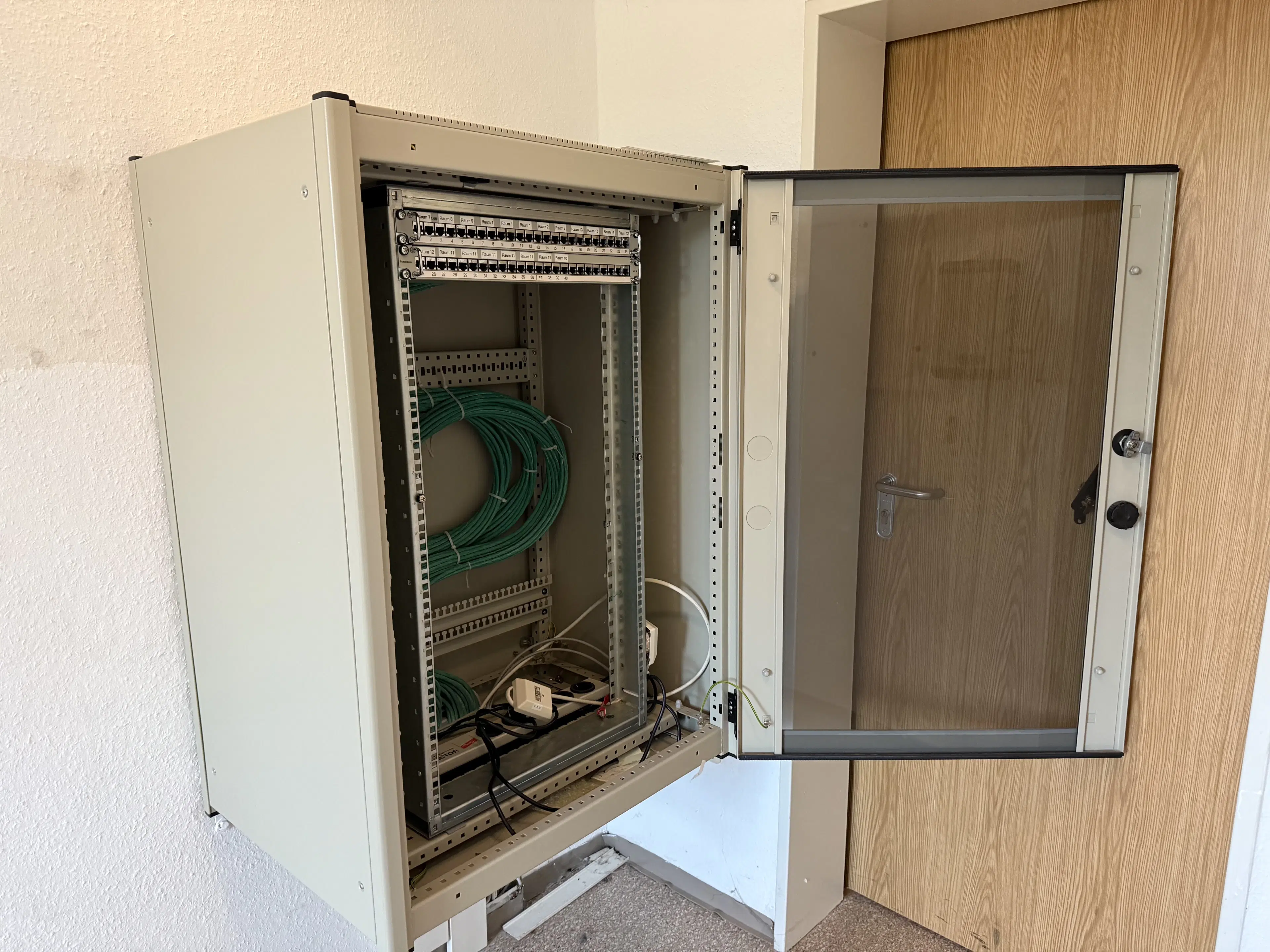 Magazijncomplex op perceel van 2962 m² in Hirschfeld - Duitsland