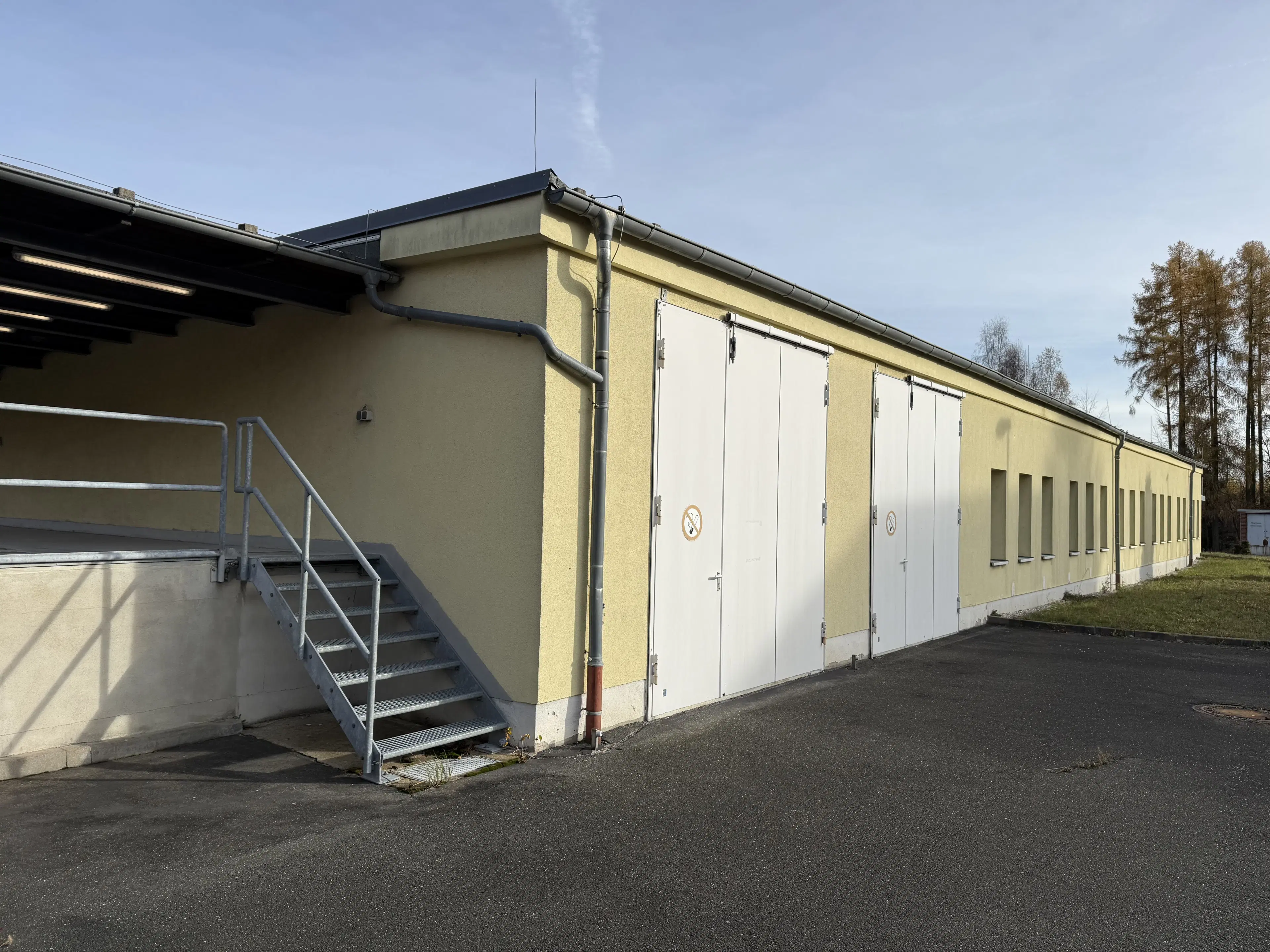 Magazijncomplex op perceel van 2962 m² in Hirschfeld - Duitsland