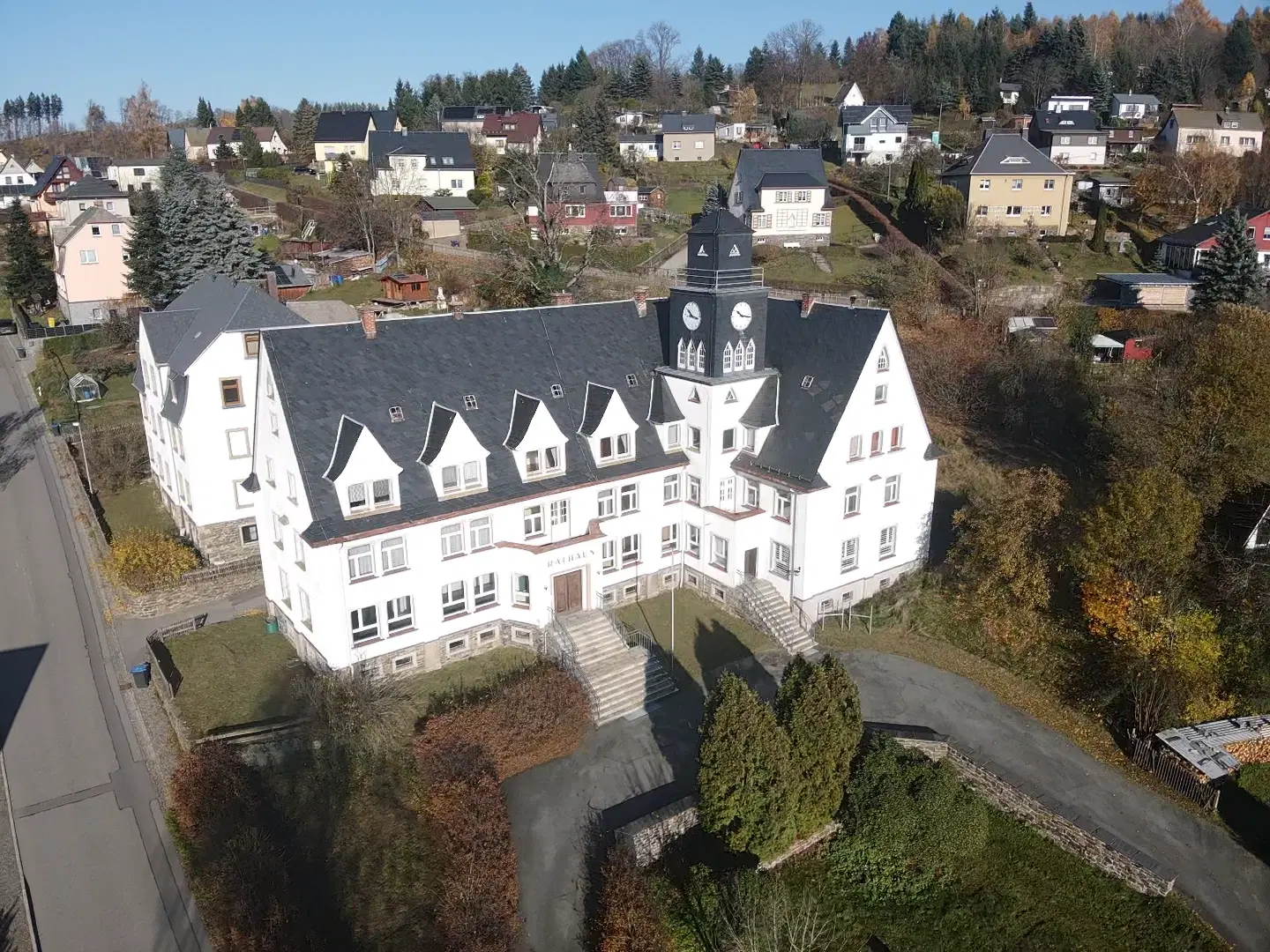 2 Karakteristieke wooncomplexen met totaal 19 eenheden op perceel van 3810 m² in Borstendorf, Duitsland