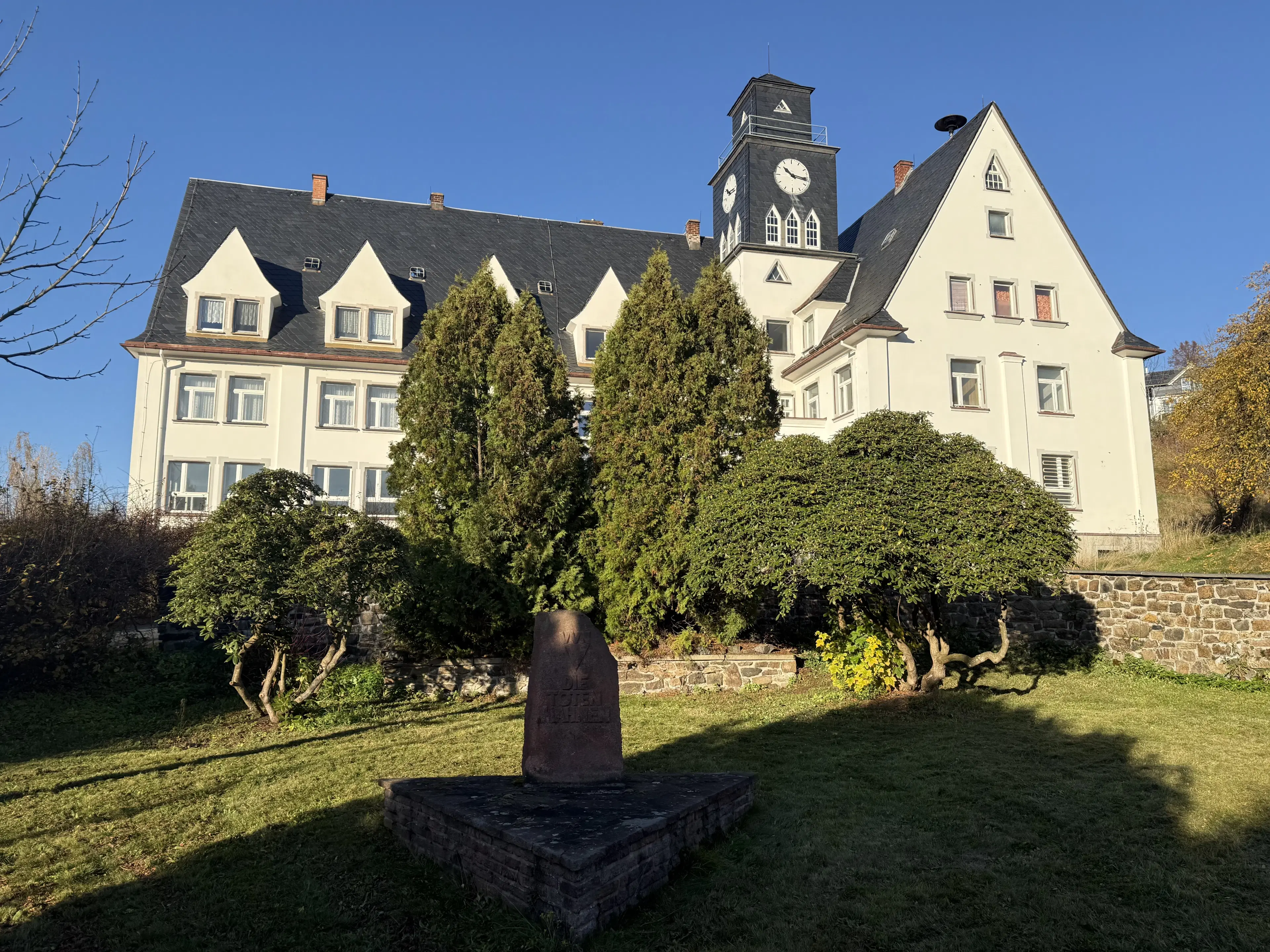 2 Karakteristieke wooncomplexen met totaal 19 eenheden op perceel van 3810 m² in Borstendorf, Duitsland