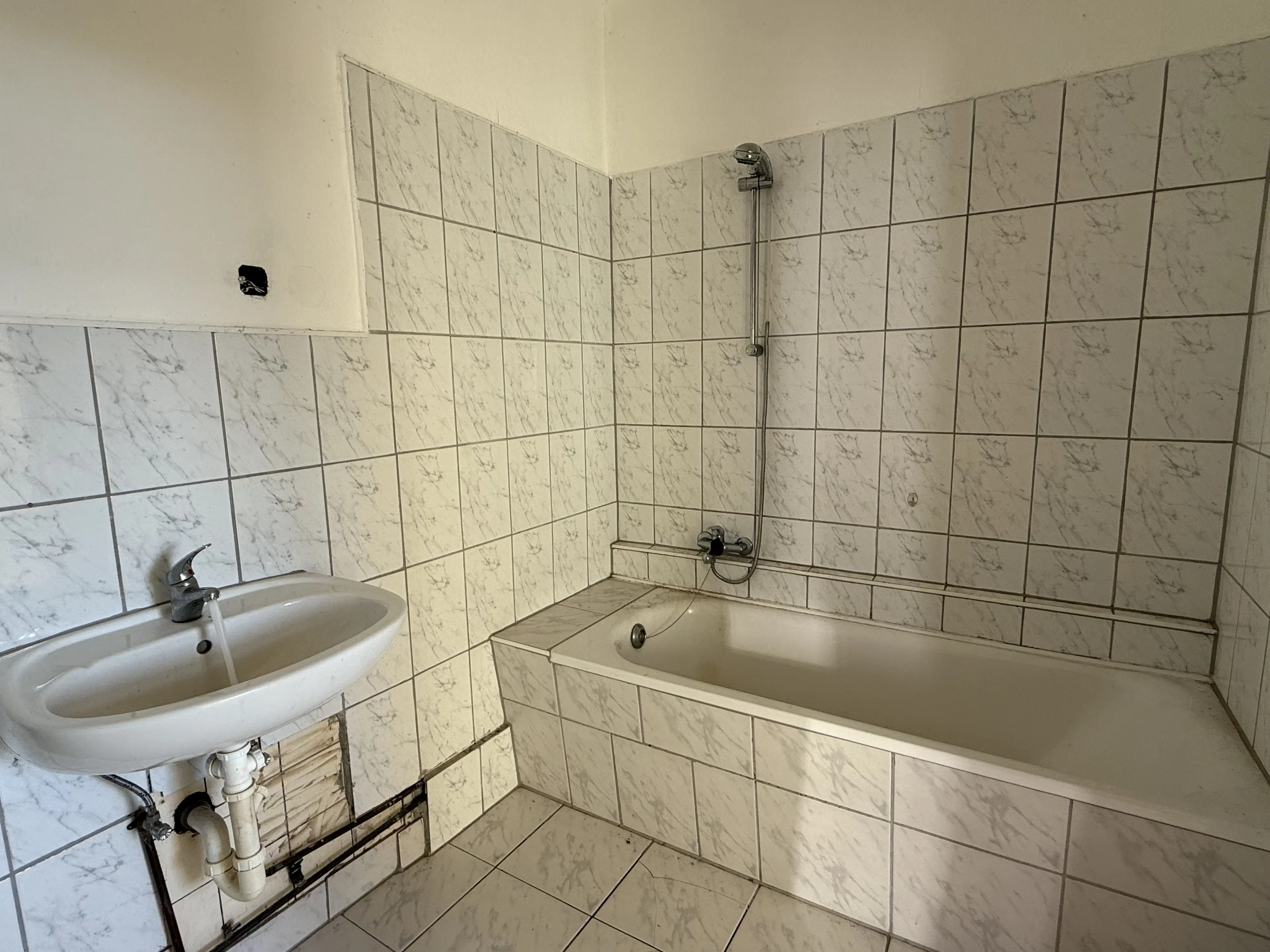 2 Karakteristieke wooncomplexen met totaal 19 eenheden op perceel van 3810 m² in Borstendorf, Duitsland