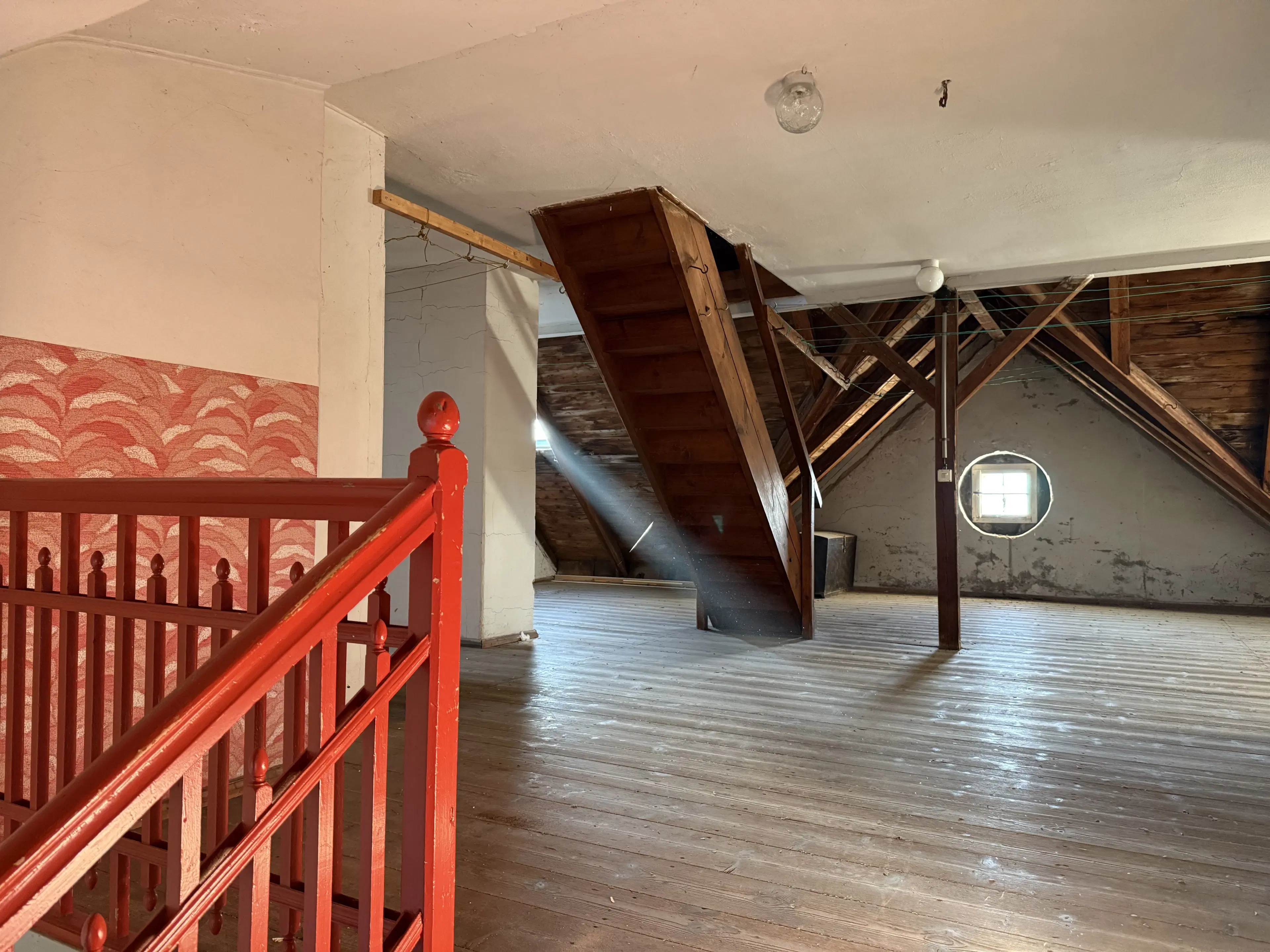 2 Karakteristieke wooncomplexen met totaal 19 eenheden op perceel van 3810 m² in Borstendorf, Duitsland