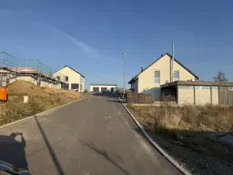 2 Karakteristieke wooncomplexen met totaal 19 eenheden op perceel van 3810 m² in Borstendorf, Duitsland