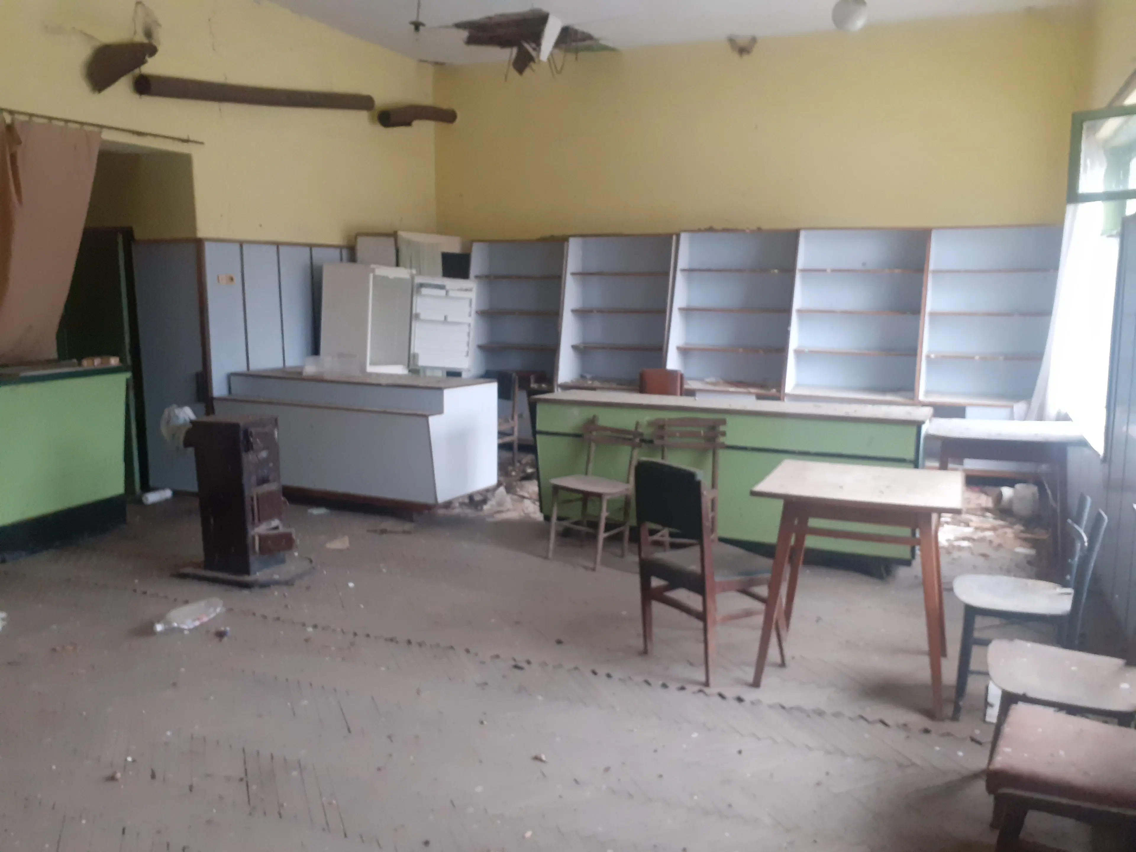 2 winkels 198 m² op slechts 10 minuten van het strand in Vichovo - Bulgarije